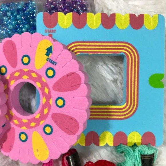 Alex Friendship Bracelet Party Set - Picture 3 of 11